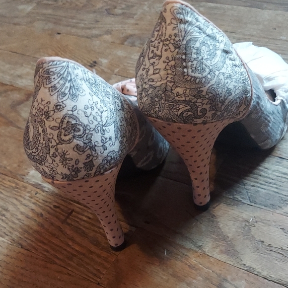 Mojo Moxy Gray and Pink Elegant Heels 7.5M - Picture 13 of 14
